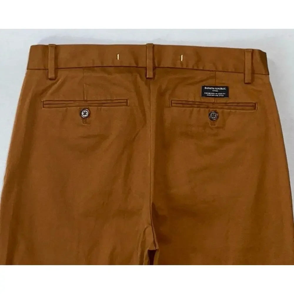 Banana Republic New Straight RMC Rapid Movement Chino in Potter's Clay. 29X29.